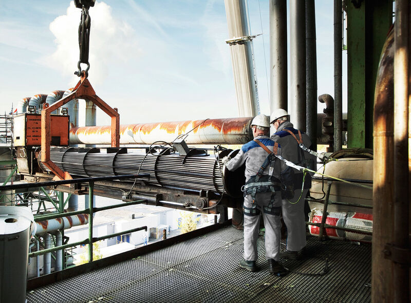 Großgerät im Einsatz: Dei Spezialisten von Voith können Werkzeuge bis zu kompletten Bündelziehgeräten auf die Baustelle bringen. (Bild: Voith)