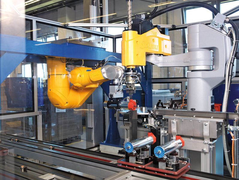 Bild 1: Verlässliche Hard- und Software in der Konstruktionsabteilung sollen höchste Qualität bei der Produktion von Antriebssystemen für Jalousien, Markisen und Rollladen sicherstellen. (Merkel)