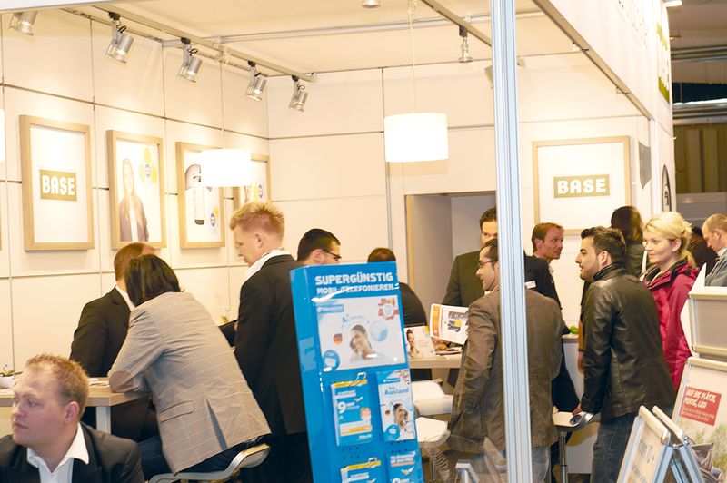 Bei Base viele Kontakte (Archiv: Vogel Business Media)