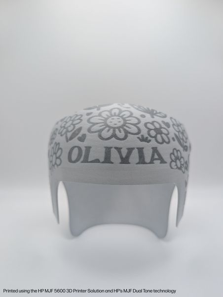 Ein Beispiel für die HP Multi Jet Fusion Dual Tone-Technologie ist dieser OP-Helm. Die Technologie wird durch die Agent-Fähigkeiten von HP ermöglicht.  (Bild: HP)