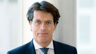 „Die Sparte Vehicle Lifetime Solutions hat mit ihrem erfolgreichsten Halbjahr einen starken Beitrag zum Gesamtergebnis geleistet, sodass der Umsatz- und Ergebnisrückgang bei Bearings & Industrial Solutions in Teilen kompensiert werden konnte“, so Klaus Rosenfeld, Vorsitzender des Vorstands der Schaeffler AG.   (Bild: Schaeffler)