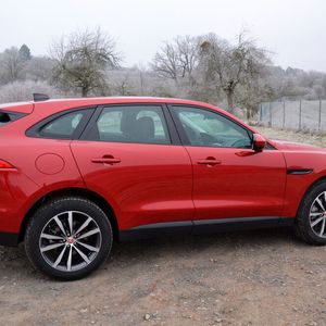 Dafür stehen Kofferraumvolumen, Innenraumbreite, hintere Beinfreiheit und Platz beim Einstieg in den Fond.(Bild:  Michel/»kfz-betrieb«)