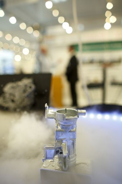Impressionen von der FMB 2013: Die FMB führt Konstrukteure, Entwickler und Einkäufer zielorientiert zusammen und präsentiert das gesamte Spektrum der Zulieferindustrie für den Maschinen- und Anlagenbau einschließlich der dazugehörigen Dienstleistungen, darunter u.a. Marktführer aus den Bereichen Antriebstechnik, Steuerungstechnik sowie Montage- und Handhabungstechnik. (Bild: Clarion Events Deutschland GmbH)