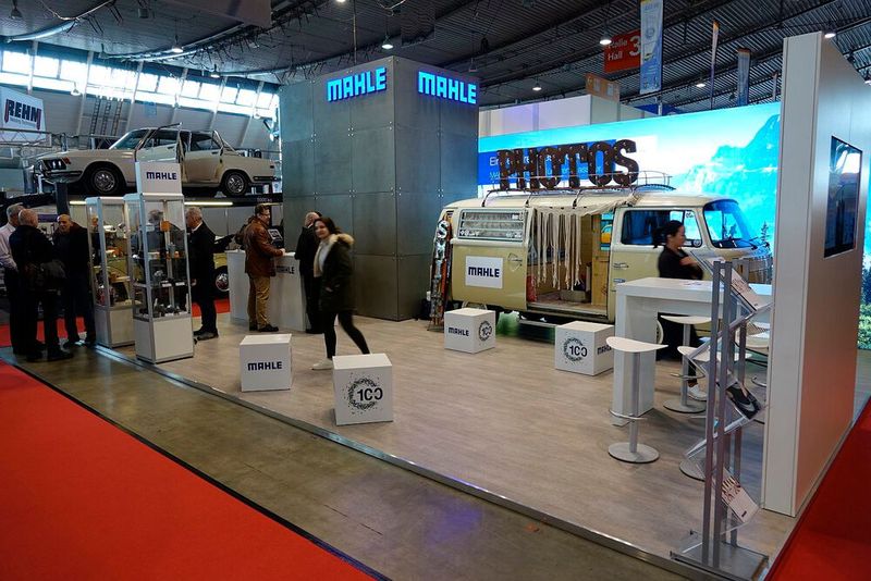 Für die Stuttgarter Automobilbranche ist die Teilnahme an der Retro Classics Ehrensache – auch für Mahle. (Bild: Rosenow/»kfz-betrieb«)