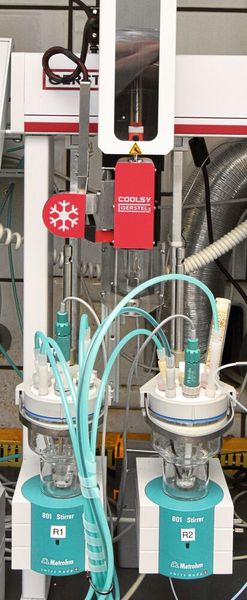 Abb. 2: Zur Säure- und Wasserbestimmung wurden im Bereich des MPS zwei Titratoren integriert. Die Experten von Gerstel fanden eine Lösung, die Software der Titratoren mit der Gerstel-Maestro-Steuersoftware zu verbinden. (INEOS)