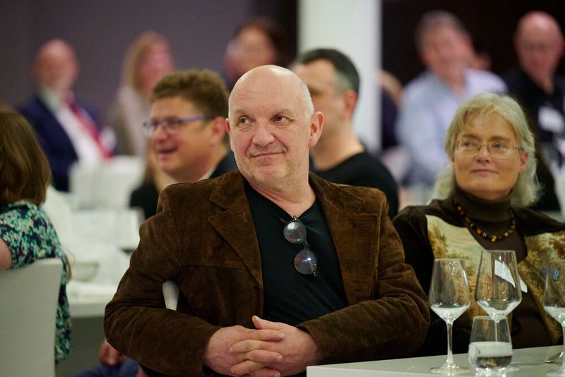 Impressionen vom ELEKTRONIKPRAXIS Frühlingsfest 2023 im Ketterer Kunst mit der Verabschiedung von Johann Wiesböck.  (Bild: © EYE AM CHRIS)