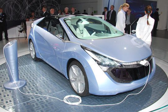 Ein Vollhybrid-Fahrzeug mit Plug-In-Technologie ist die Studie Blue Will. Ihren Serieneinstand feiern Teile der Hybridtechnologie des Blue-Will in der US-Version des neuen Sonata. (Archiv: Vogel Business Media)