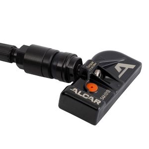 Der Alcar-Sensor lässt sich mit Clamp-in-Ventilen in drei Farben sowie einem Snap-in-Ventil kombinieren.(Bild:  Alcar)