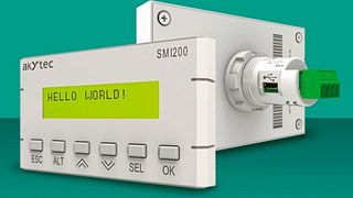 Die Kompaktsteuerung SMI200 erlaubt dank der RS485-Schnittstelle die Installation mehrerer ihrer Art nebeneinander auf einer Schalttafel oder einer Schaltschranktür. (Akytec)