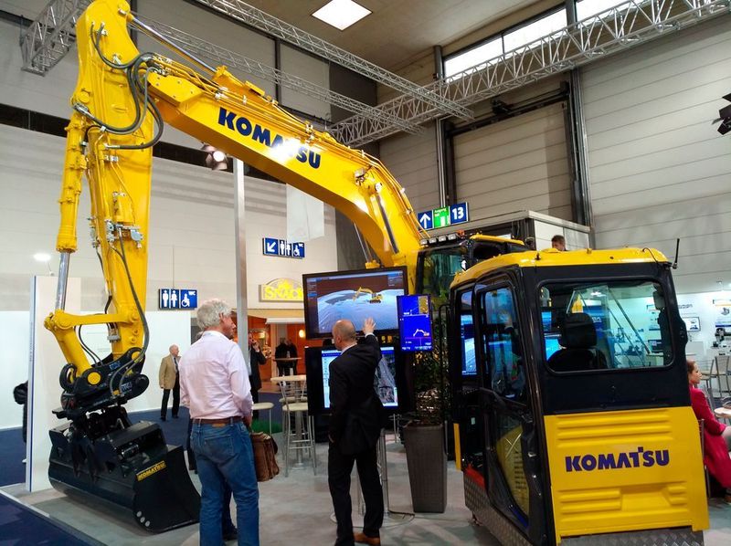 Komatsu mit Bagger. (Robert Horn)