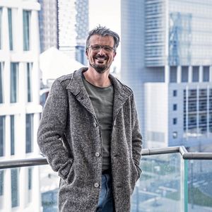 Dirk Hendrischke, Gründer und teilhabender Inhaber der Learnible GmbH: „Automatisierung ist eine Chance, Mitarbeiter durch Weiterbildung zu Fachkräften zu schulen und an das eigene Unternehmen zu binden.“(Bild:  Learnible)