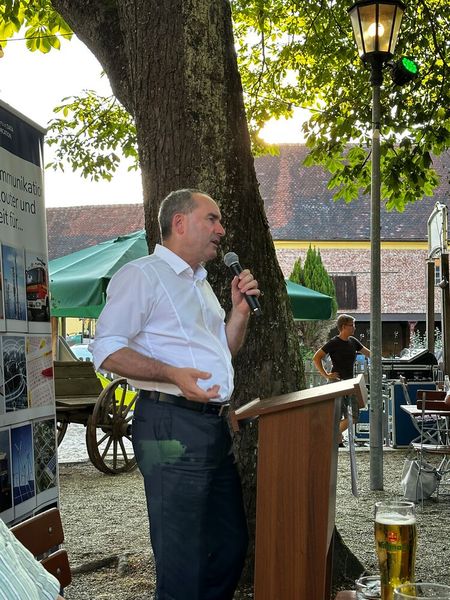 Der bayrische Staatsminister Hubert Aiwanger kam auch kurz vorbei. (Bild: Vogel IT-Medien GmbH)