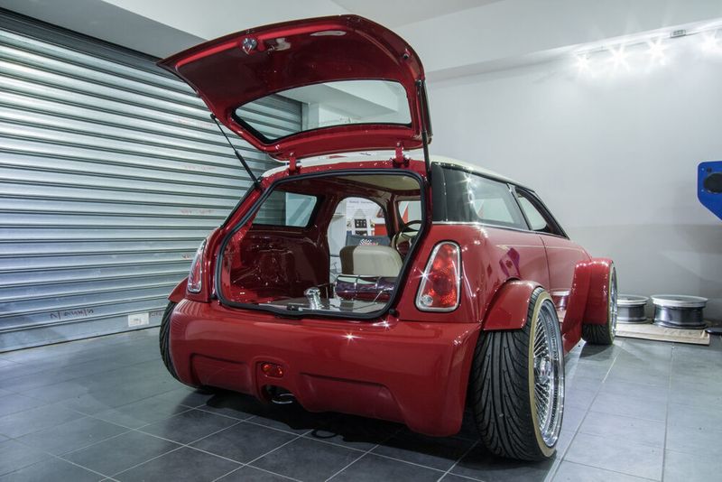 Von hinten wird es deutlicher, dass es sich um einen Mini handelt. (Messe Essen)