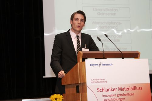 Dino Bortot vom Lehrstuhl für Ergonomie an der TU München gab einen Einblick, wie sein Institut an der ergonomischen Arbeitsplatzgestaltung in der Logistik arbeitet. (Archiv: Vogel Business Media)