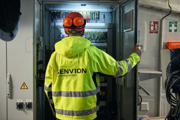 Bild 3: Einer der wichtigsten Schaltschränke in einem Windrad ist die sogenannte Top-Box oben in der Gondel, von der aus der Antriebsstrang überwacht und u. a. die Drehung der Gondel gesteuert wird. Hier wird die TS-8-Schaltschranktechnik eingesetzt. (Rittal)