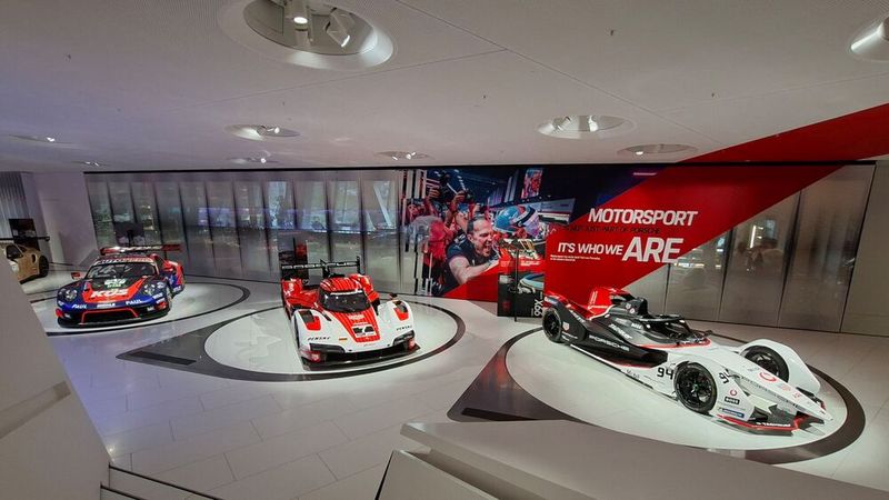 Mit der Sonderausstellung „Raceborn – 75 Jahre Porsche Motorsport“ blickt das Porsche Museum bis zum 17. Januar 2027 auf ein wichtiges Kapitel der Unternehmensgeschichte. (Bild: Dominsky – VCG)