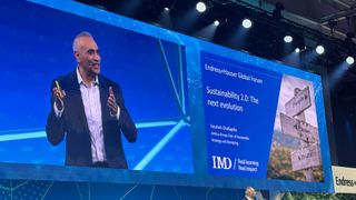Prof. Goutam Challagalla, Professor für Strategie und Marketing an der IMD Business School in Lausanne, zeigte anhand praktischer Beispiele Wege zur nachhaltigen Transformation auf.  (Bild: Anne Richter, VCG)