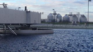 Mit dem Schlammspiegelsensor Turbimax CUS71D ist eine einfache und klare Erkennung von Trennschichten und Trennzonen möglich. (Bild: Endress+Hauser)