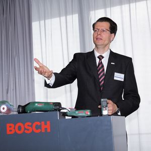 „Mit einem Umsatzwachstum von 6 % haben wir uns 2012 besser als der Markt entwickelt”,  erklärte Henning von Boxberg, Vorsitzender des Bereichsvorstands von Bosch Power Tools.