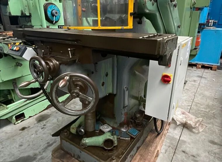 Eine Abene-Universalfräsmaschine versteigert Surplex momentan auch. (Bild: Surplex)