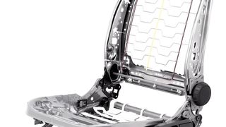 Bild 1: Die Blechteile dieser Frontsitz-Struktur werden mit einer Technotrans-Sprühbeölung vom Typ spray.xact b, beim Kfz-Zulieferer CRH ( C. Rob. Hammerstein GmbH & Co. KG) jetzt wesentlich wirtschaftlicher gefertigt als mit der bisher üblichen Walzenbeölung. (Bild: Johnson Controls)