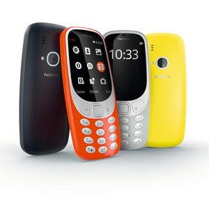 Revival: das Nokia 3310 kommt zurück. Mit 22-Stunden-Telefonie und einer Standby-Zeit von einem ganzen Monat schlägt das 3310 andere Geräte um Längen. Auffallend ist auch die neue Farbgebung. Natürlich darf der Spieleklassiker Snake nicht fehlen. 