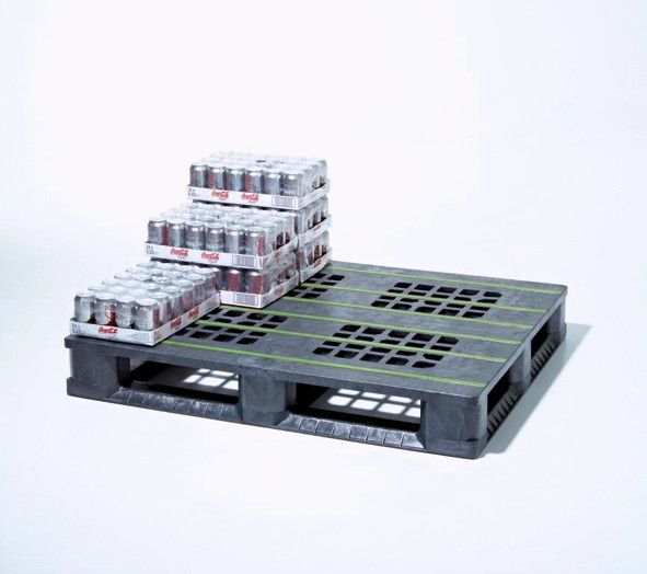 Die BPP i9 (Beverage Pool Pallet) ist speziell für den Einsatz in der Getränkeindustrie konzipiert. Antirutschstreifen auf dem Oberdeck sorgen für ein sicheres Handling verschiedener Getränkegebinde. (Bild: Cabka-IPS)