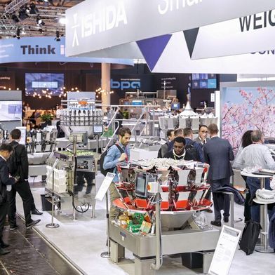 Die Bandbreite an Verpackungsmaschinen ist groß, allen gemeinsam ist ihr hoher Anspruch an Präzision, Sicherheit und Geschwindigkeit. (Bild: Messe Düsseldorf-Interpack)