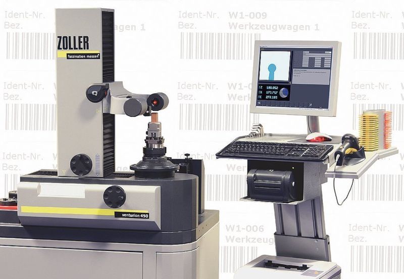 Das Zoller-Cockpit ist konzipiert für das Arbeiten mit Barcode. Im Bild ist es ausgestattet mit Barcode-Leser, Drucker sowie Tool Tags und Tool-Tag-Halterung.Bilder: Zoller (Archiv: Vogel Business Media)