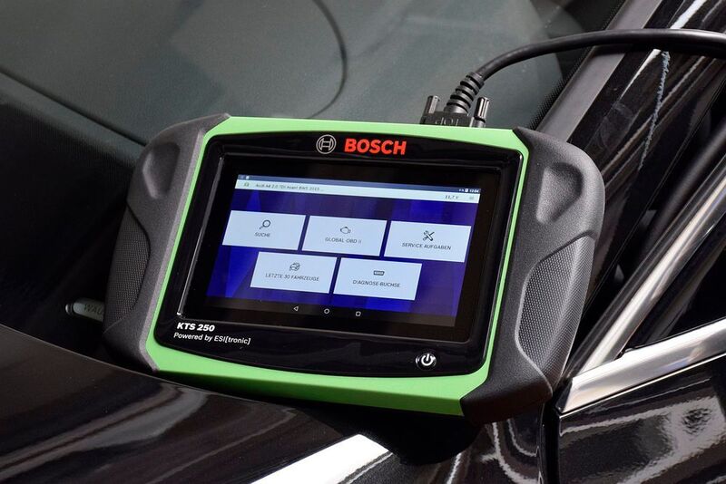 Der KTS ist ein robustes Handheld-Gerät, das viele Aufgaben bei der Serviceannahme und in der Werkstatt lösen kann. (Jan Rosenow)