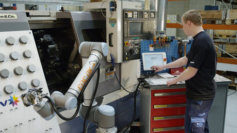 Roboterarm im Einsatz bei BJ-Gear A/S in Skanderborg (Dänemark). (Bild: Universal Robots)