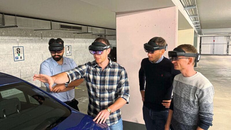 Die Studenten nutzen die AR-Brille HoloLens 2 in Verbindung mit der AR Engineering Software AR3S.