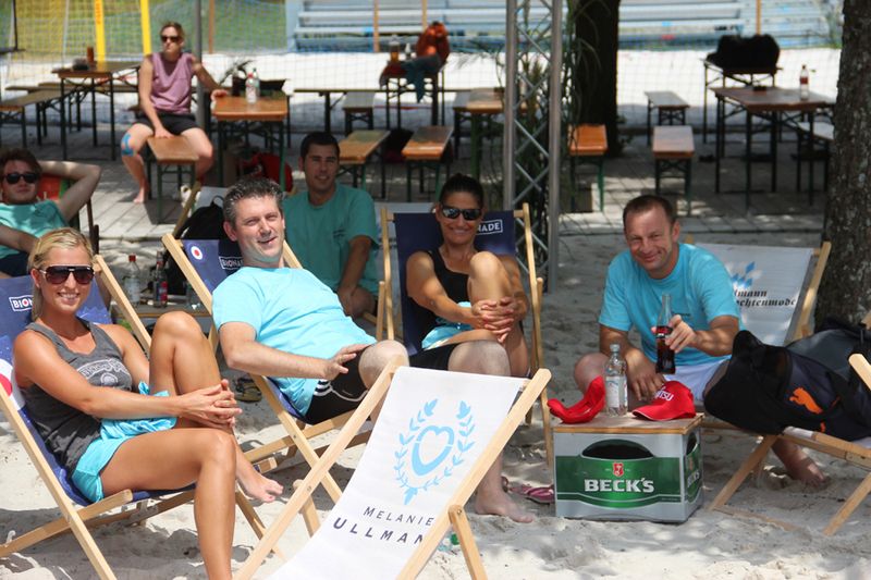 Das Team von Intel holte den 3. Platz – hier aber ganz entspannt bei der wohlverdienten Pause (v. l.): Nina Quadt, Frank Kuypers, Sabine Hück, Frank Rommel (Bild: Fujitsu)