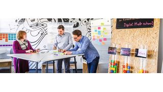 Das passende Umfeld: Bei der BG.evolution in Dortmund nehmen sich Beumer-Mitarbeiter eines Kundenproblems an und entwickeln sogenannte „Minimum Viable Products“, also minimal ausgestattete Prototypen, deren Marktpotenzial sie bis zur Marktreife prüfen. (Bild: Beumer)