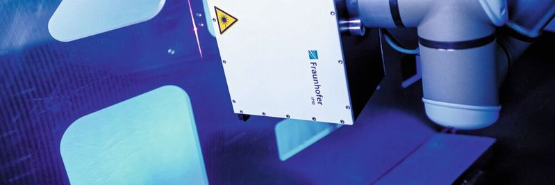 Am Roboter geführt untersucht der F-Scanner 1Dmini umgeformte Blechbauteile auf Rückstände und Beschichtungen – vollflächig oder gezielt dort, wo weitere Verarbeitungsschritte ansetzen.(Bild:  Fraunhofer-IPM)