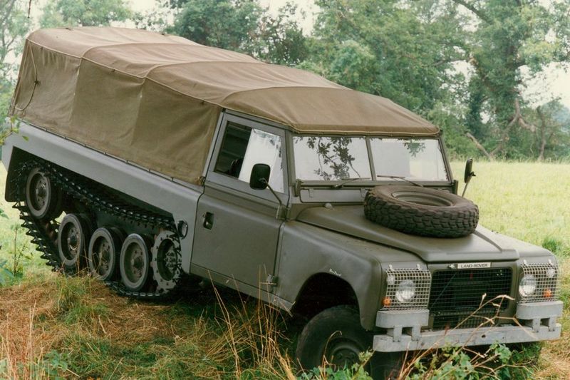 Der Land Rover Series III wurde auch als Halbkettenfahrzeug fürs Militär gebaut. (Bild: Land Rover)