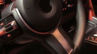 LED-Licht im Auto: Ambiente Beleuchtung wird in Blinkern und Bremslichtern, bei hinterleuchteten Displays, der Präsenzerkennung, dem Nachtsicht und vielem mehr umgesetzt. (Mouser Electronics)