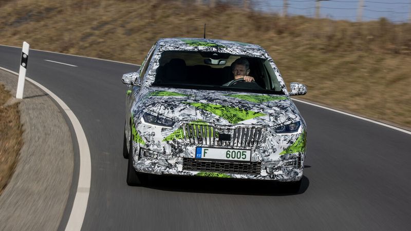 Auch in der Länge (+11 cm), beim Radstand (+9,5 cm) und beim Kofferraumvolumen (+50 Liter) legt der Fabia zu.  (Bild: Skoda)