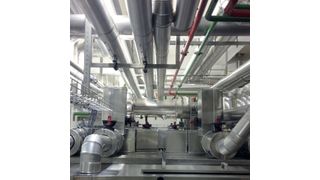 Durch eine Modernisierung der Kälteanlage einer Schokoladenproduktion kann viel Energie gespart werden. Zusätzlich erhöht sich der Wartungsaufwand und die Reinigungsfreundlichkeit sorgt für verbesserte Hygiene. (Bild: L&R Kältetechnik)