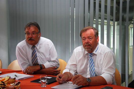 Ralf R. Herrmann (li.), Mitglied der Geschäftsleitung und Leiter des Betriebes Neubrandenburg, und Walter Bleimann, geschäftsführender Gesellschafter, sind Profis im Servicegeschäft für Nutzfahrzeuge. (Archiv: Vogel Business Media)