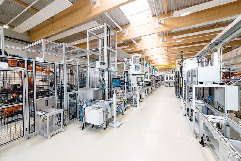Eine kleinteilige Datenanalyse hilft bei der Optimierung komplexer Montageanlagen. (Pia Automation)