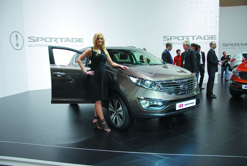Der neue Kia Sportage ist länger und flacher als das Vorgängermodell und wirkt somit deutlich dynamischer. (Archiv: Vogel Business Media)