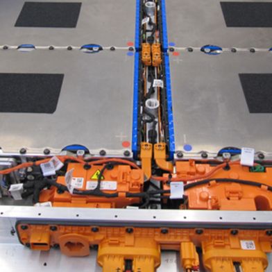 Mahindra und FEV haben gemeinsam ein Batteriesystem entwickelt, das mit einer Gesamtkapazität von 59 und 79 kWh erhältlich ist. (Bild: FEV/Mahindra)