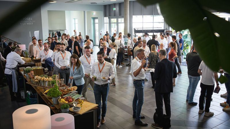 Auch das leibliche Wohl kam dabei nicht zu kurz. (Bild: Stefan Bausewein)