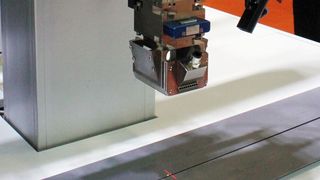 Gut geeignet ist der Scantracker von Precitec für Applikationen mit verschiedenen Schweißnähten oder großem Umrüstbedarf.  Über eine analoge Schnittstelle ist die Nahtverbreiterung frei einstellbar und auf eine zusätzliche Steuerung kan verzichtet werden. (Bild: Precitec)