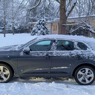 Drehmomentstarker Diesel, Allradantrieb, griffige Pirelli-Winterreifen – auf Schnee macht dem Audi Q5 so schnell keiner etwas vor. (Bild: Rosenow – VCG)
