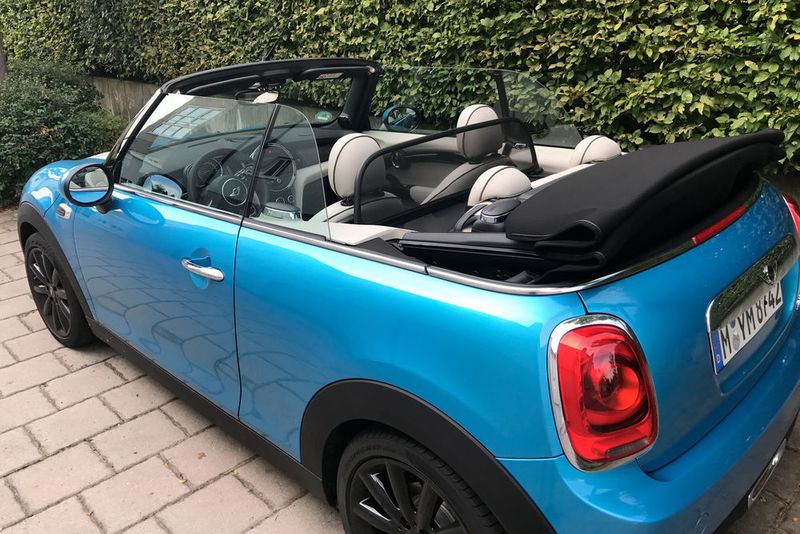 Gegenüber dem Vorgängermodell sind die Fahrzeugabmessungen deutlich gewachsen: in der Länge um 98 Millimeter und 44 Millimeter in der Breite. Auch der Radstand ist um 28 Millimeter länger geworden. Ebenso verfügt das Auto jetzt über eine größere Spurweite (vorne plus 42, hinten plus 34 Millimeter).  (Michel/»kfz-betrieb«)