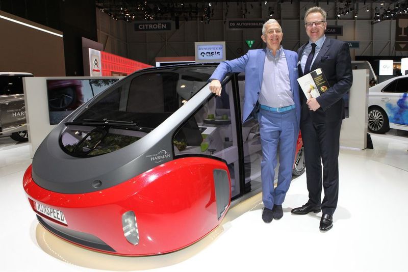 Frank M. Rinderknecht (links), CEO von Rinspeed, und Detlef Sieverdingbeck, Zentralbereichsleiter Publizistik und Kommunikation bei Harting, vor dem „Oasis“ auf dem Genfer Autosalon.   (Harting)