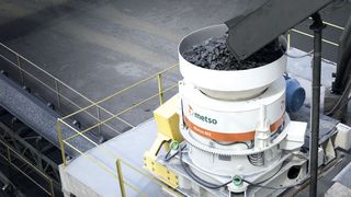Der robuste Brecher bietet einen sehr hohen Zerkleinerungsgrad. (Bild: Metso)