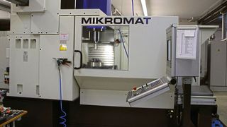 Die digitale Vernetzung von Technologie wie dieser Präzisionswerkzeugmaschine in der Modellfabrik des Mittelstand 4.0-Kompetenzzentrums Ilmenau wird in Zukunft viele Prozesse automatisieren. (Bild: Mittelstand4.0-Kompetenzzentrum Ilmenau)